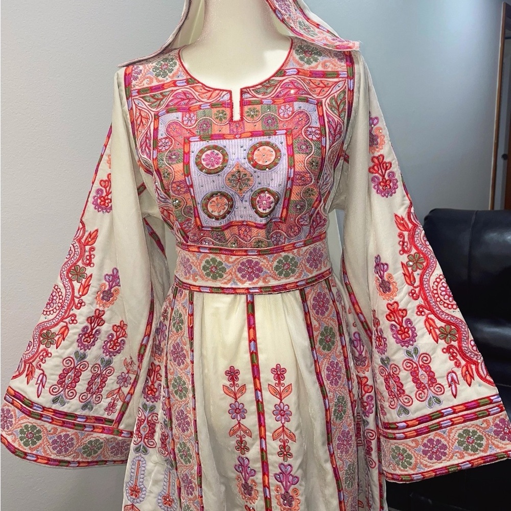 HIGH QUALITY SILK VELVET LUXURIOUS COMFORT AND ELEGANT STYLE WITH HEADPIECE ثوب